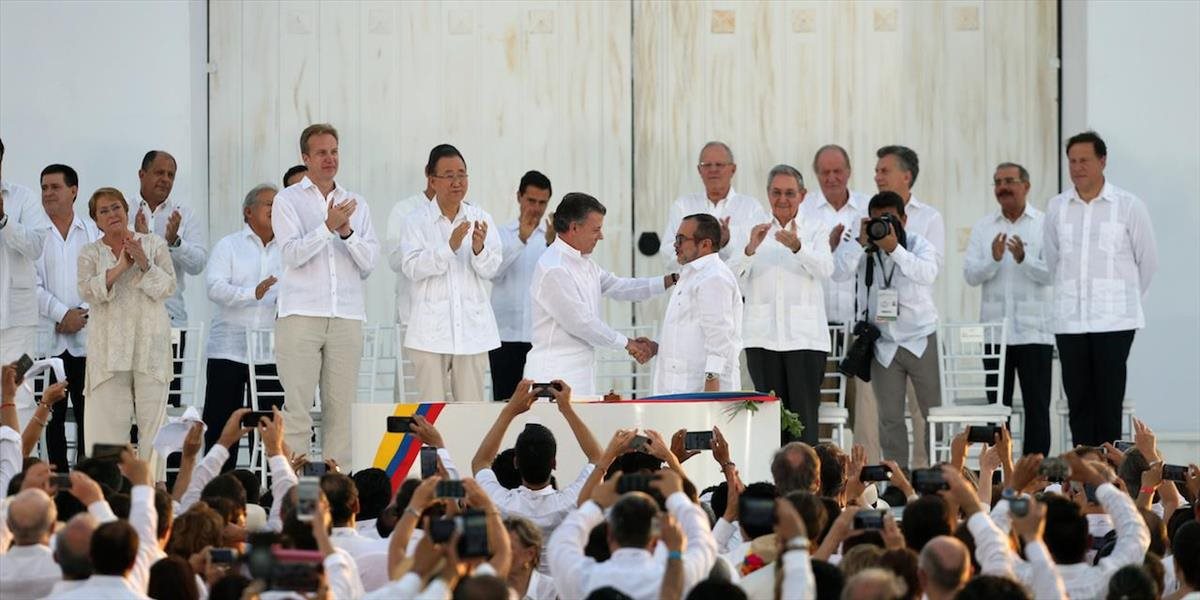 Vláda Kolumbie a FARC podpísali historickú mierovú dohodu