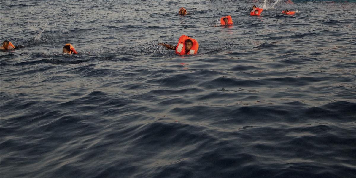 Potopenú loď s migrantmi vytiahli z morského dna, obetí je vyše 190