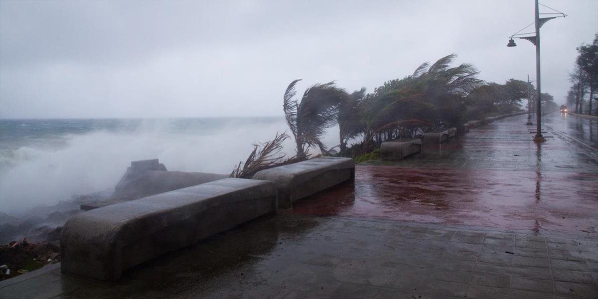 Karibik zasiahol hurikán Matthew, najsilnejší od roku 2007