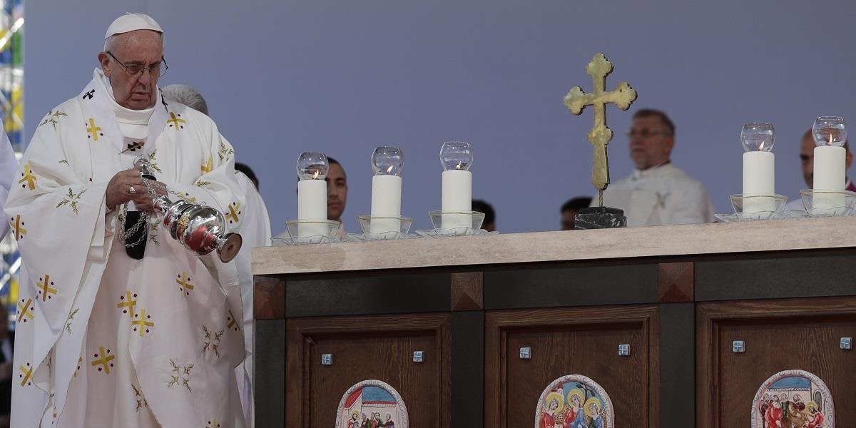 Pápež začal druhý deň návštevy Gruzínska slávením eucharistie v Tbilisi
