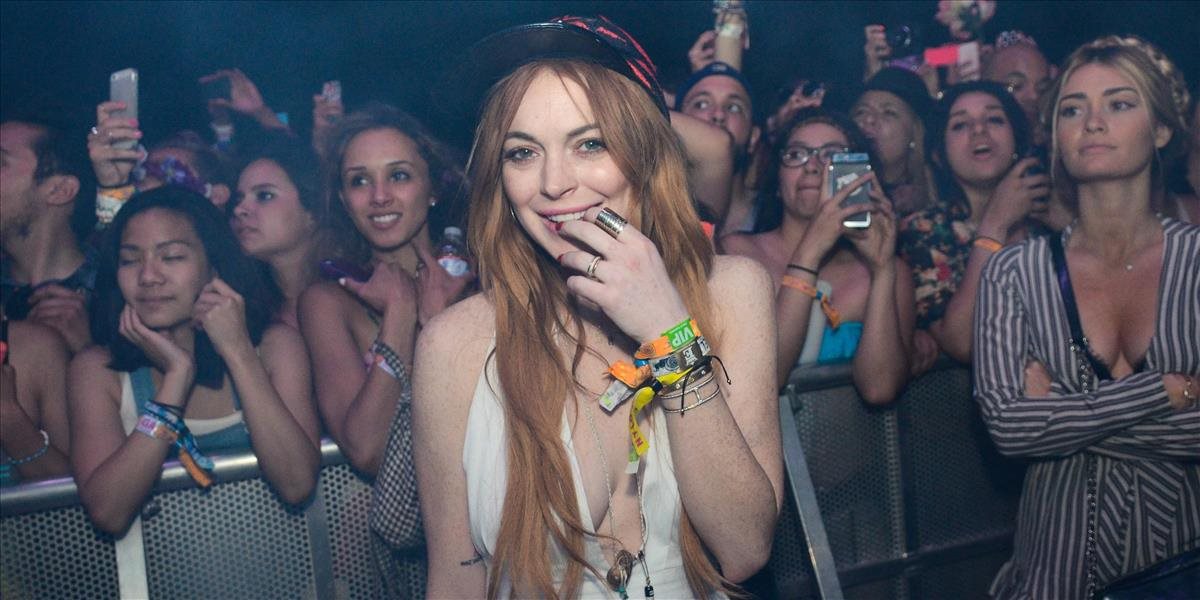 Lindsay Lohan mala nehodu na lodi, museli jej prišívať prst
