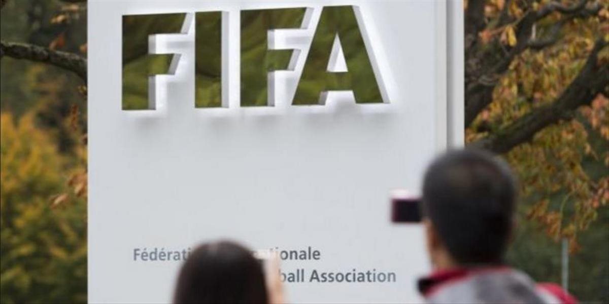 FIFA potrestala 11 federácií za fanúšikov v kvalifikácii MS
