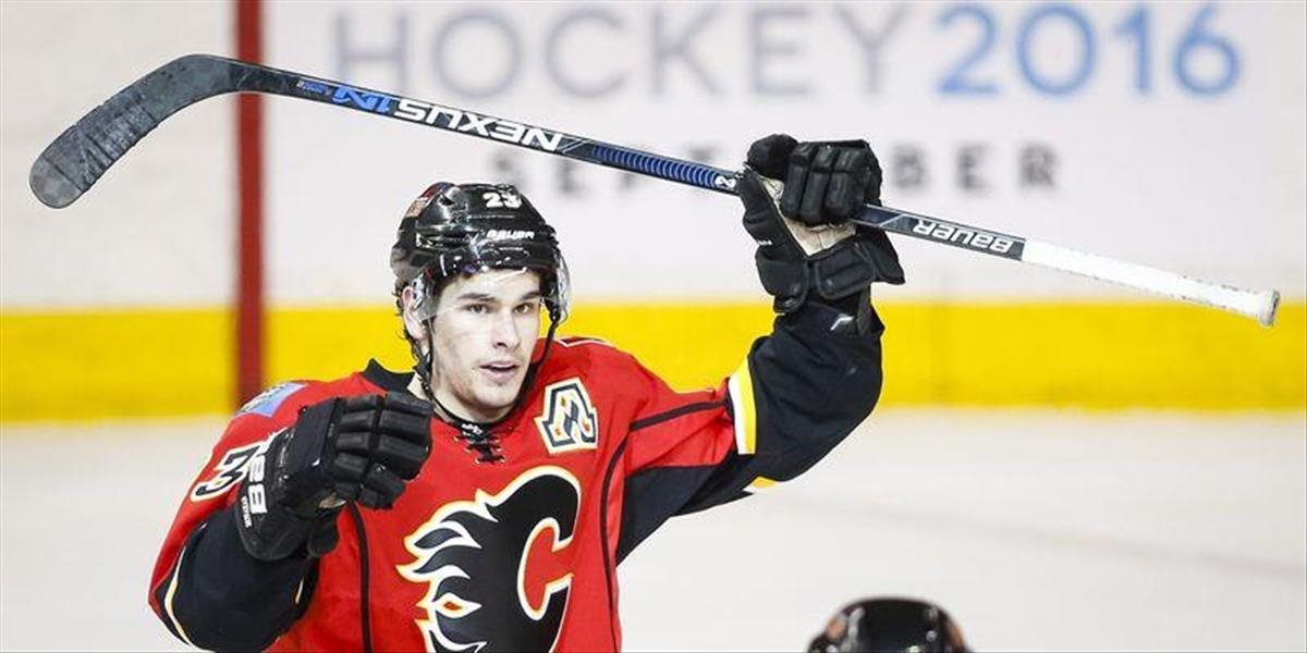 NHL: Líder Calgary Monahan je po zranení opäť na ľade