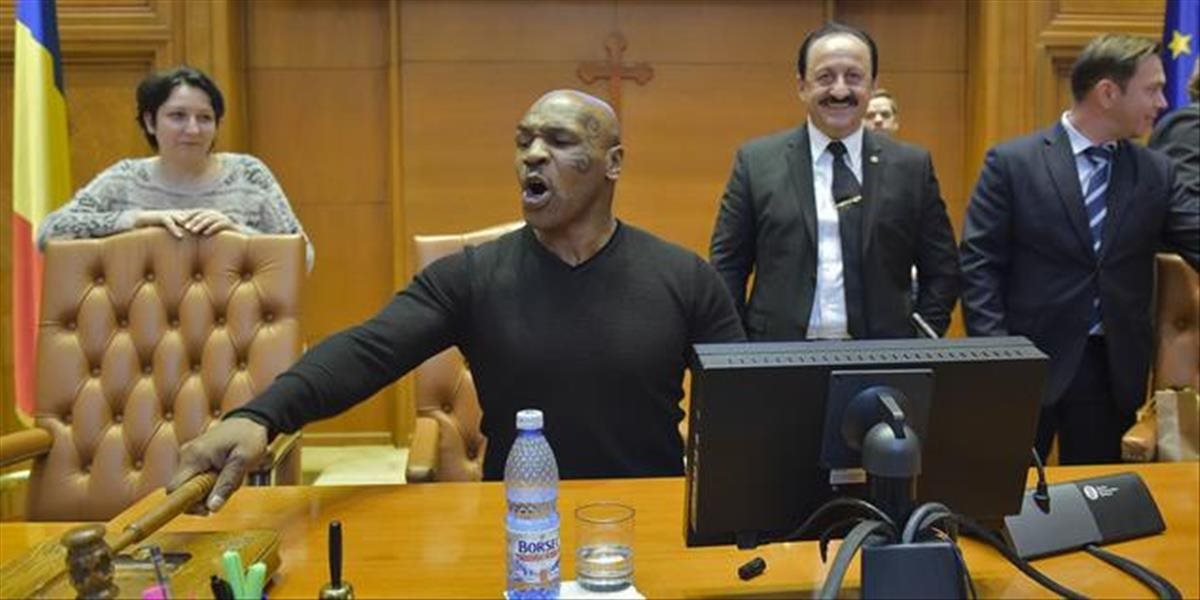 FOTO Mike Tyson v rumunskom parlamente:  Návšteva spôsobila nezhodu u senátorov