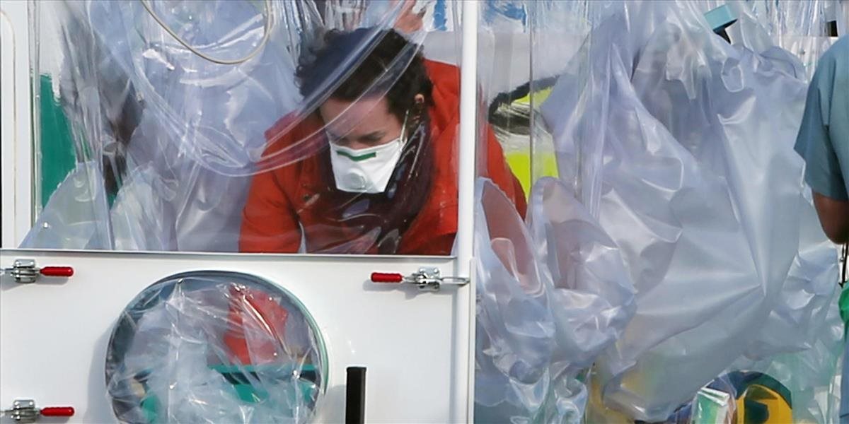 Britskú zdravotnú sestru, ktorá sa v minulosti nakazila ebolou, opäť hospitalizovali