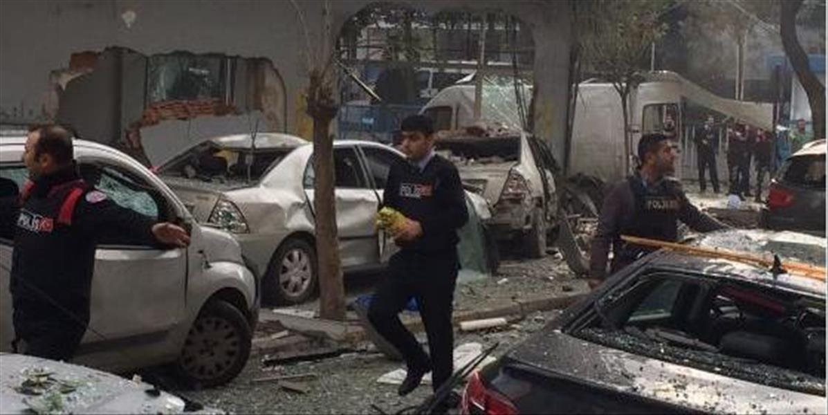 FOTO a VIDEO Pred policajnou stanicou blízko letiska v Istanbule vybuchla bomba