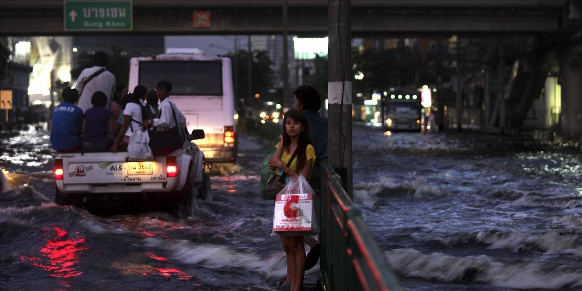 Pre záplavy v Thajsku vyhlásili stav katastrofy v 13 provinciách