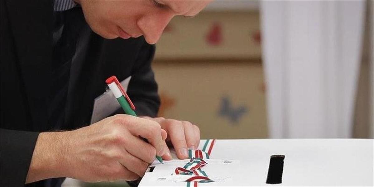 V Česku sa otvorili volebné miestnosti, rozhoduje sa o krajoch a tretine Senátu