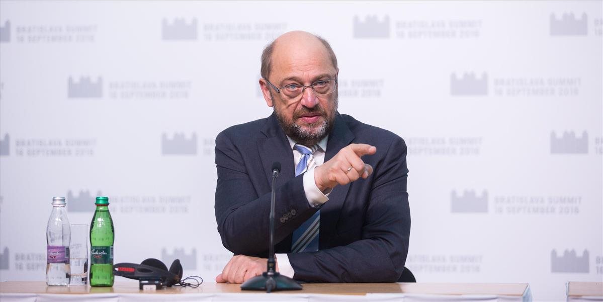 Schulz: EP môže udeliť britským poslancom za ich hádku pokuty