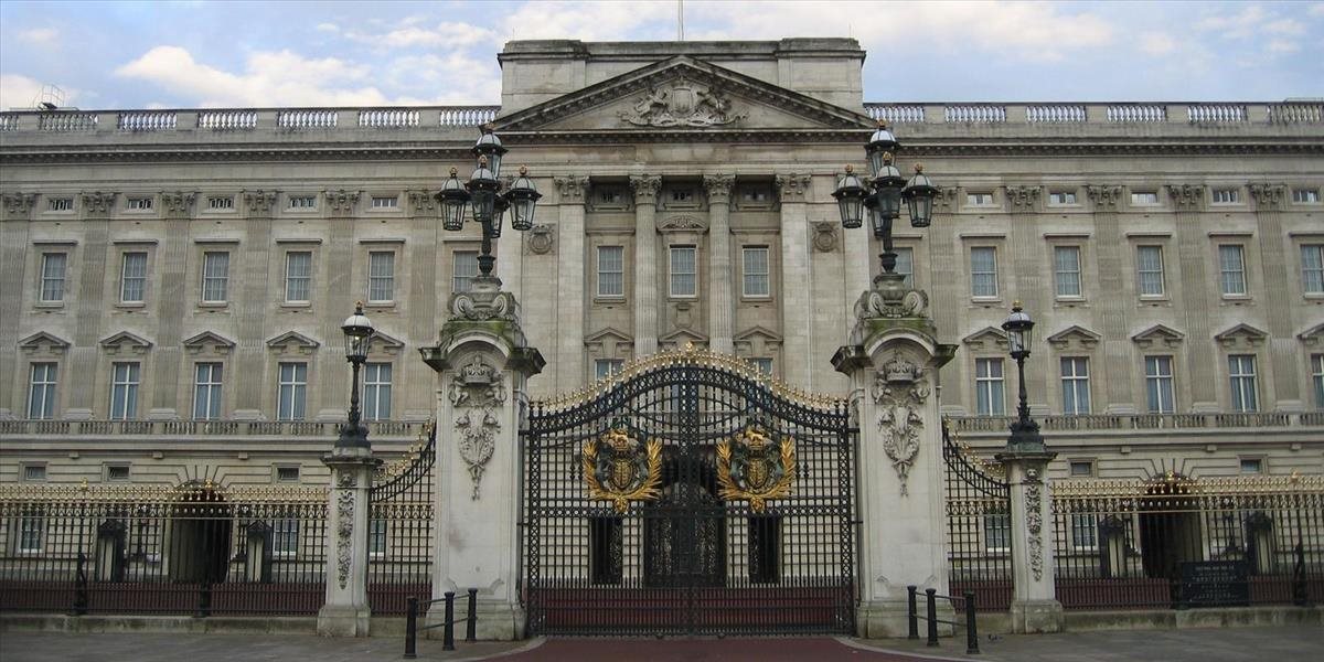 Zadržali muža, ktorý preliezol bránu Buckinghamského paláca