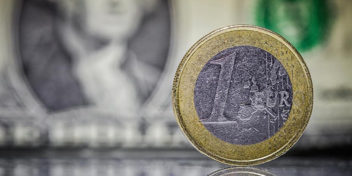 Kurz eura mierne klesol na 1,1175 USD/EUR