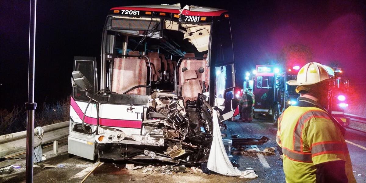 V Mexiku sa zrazil autobus s kamiónom: Zahynulo desať ľudí, 17 sa zranilo