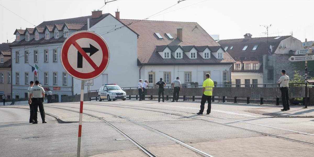 Dopravné obmedzenia v Bratislave pre pohreb Michala Kováča sa skončili