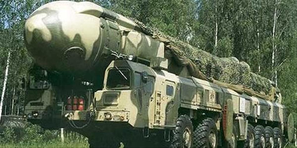 Rusi otestovali medzikontinentálnu balistickú raketu Topoľ