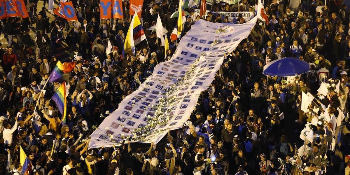 Kolumbijčania vyšli opäť do ulíc, aby podporili mierovú dohodu