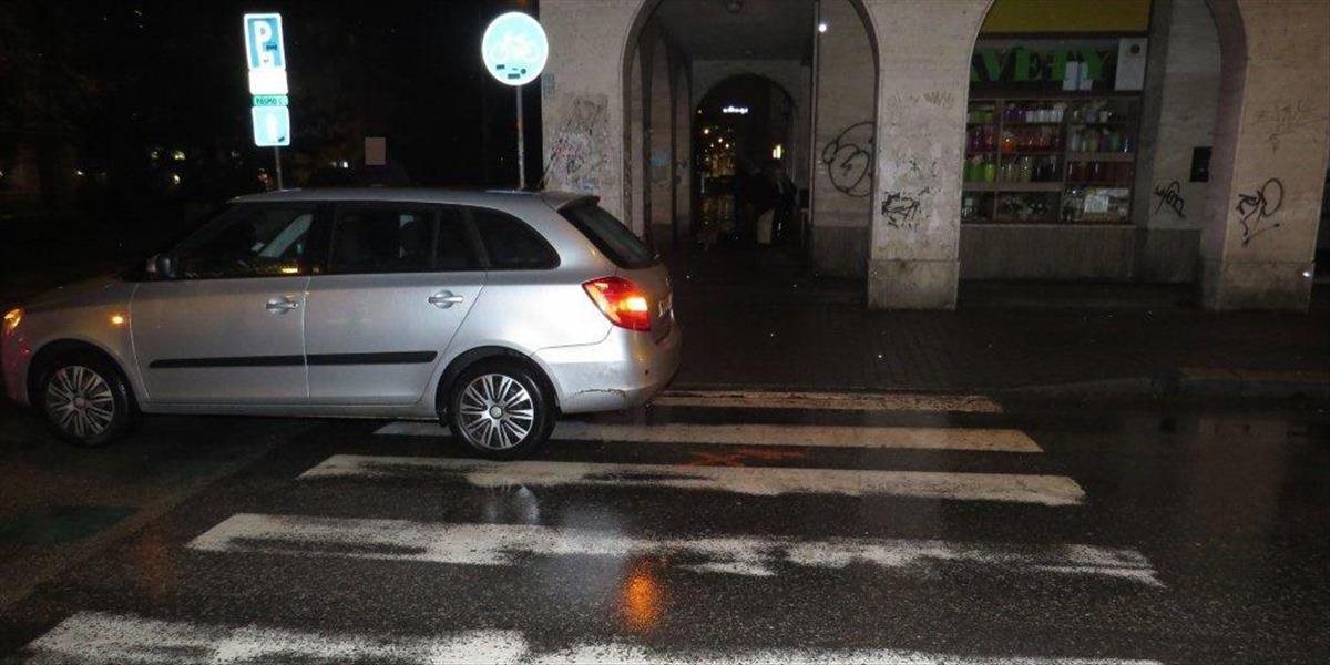 Mladá vodička v Bratislave zrazila dôchodkyňu