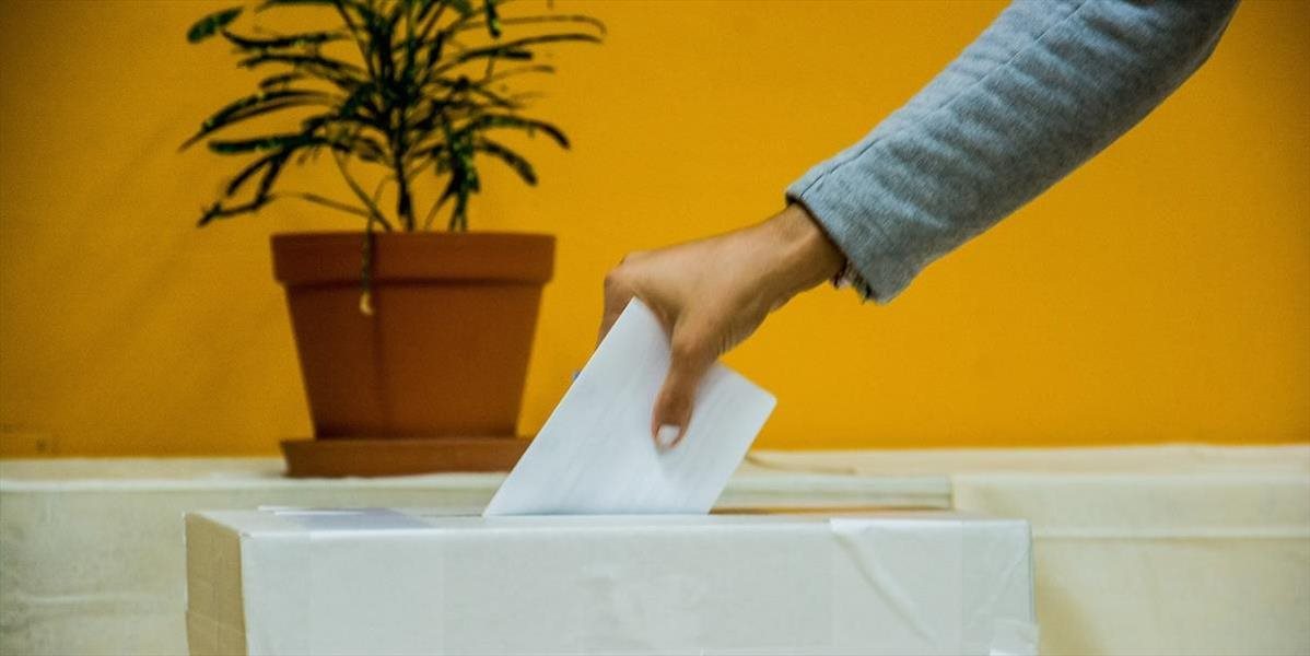 V Česku sa začal druhý deň druhého kola senátnych volieb
