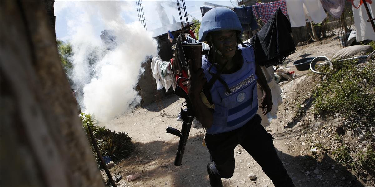 Mierové sily OSN na Haiti použili slzotvorný plyn na ochranu konvoja s pomocou