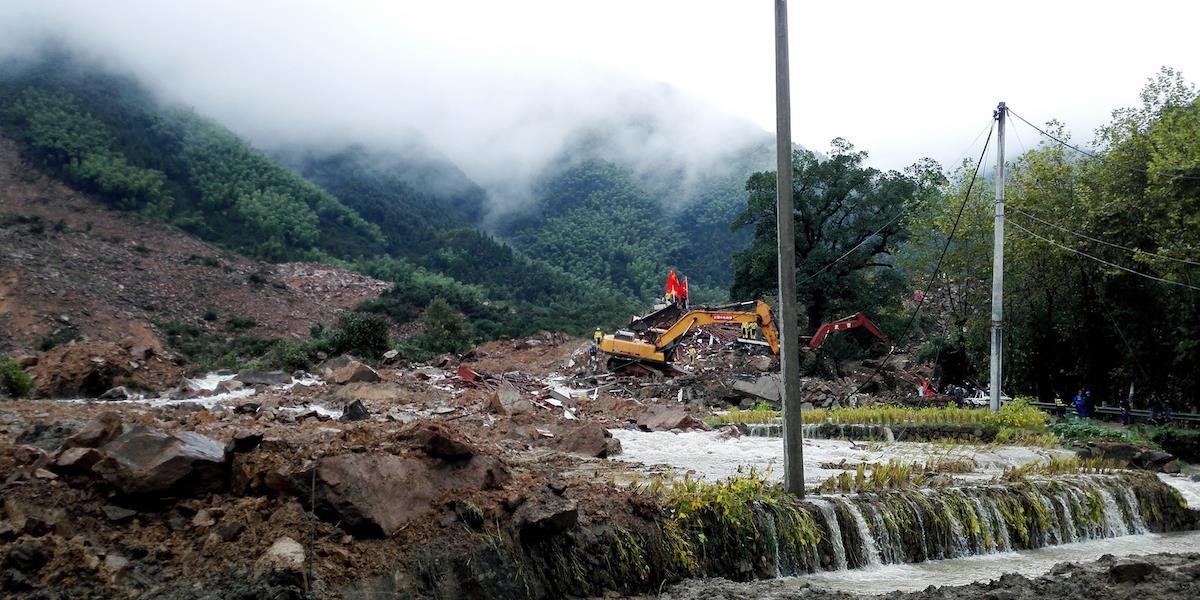 Pri záplavách vo Vietname zahynulo 24 ľudí, ku krajine sa blíži tajfún Sarika