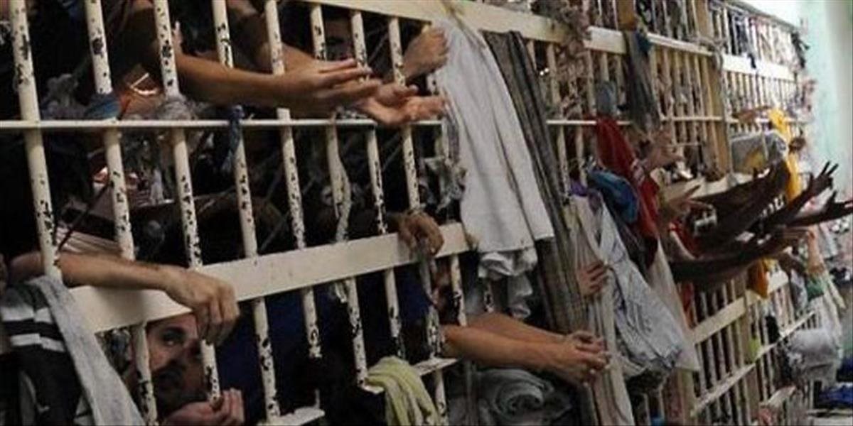 Pri nepokojoch vo väznici na severe Brazílie zahynulo 25 odsúdených