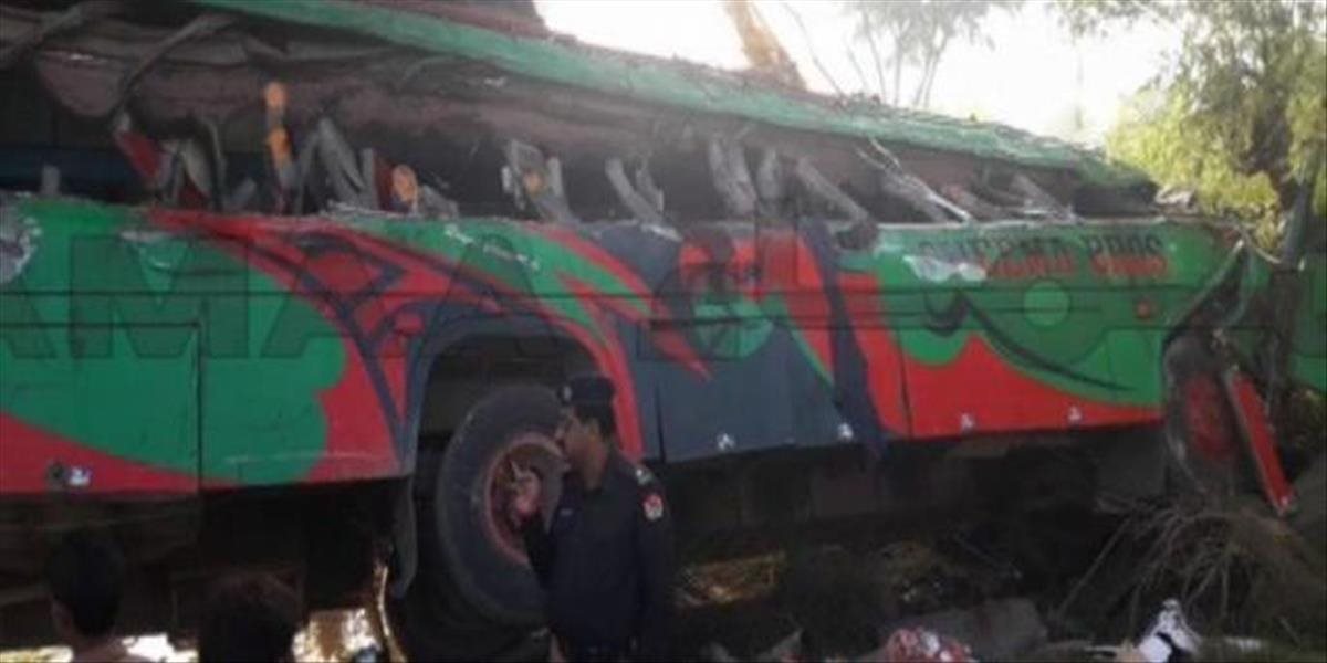Tragická nehoda dvoch autobusov: Najmenej 24 mŕtvych, medzi nimi aj ženy a deti