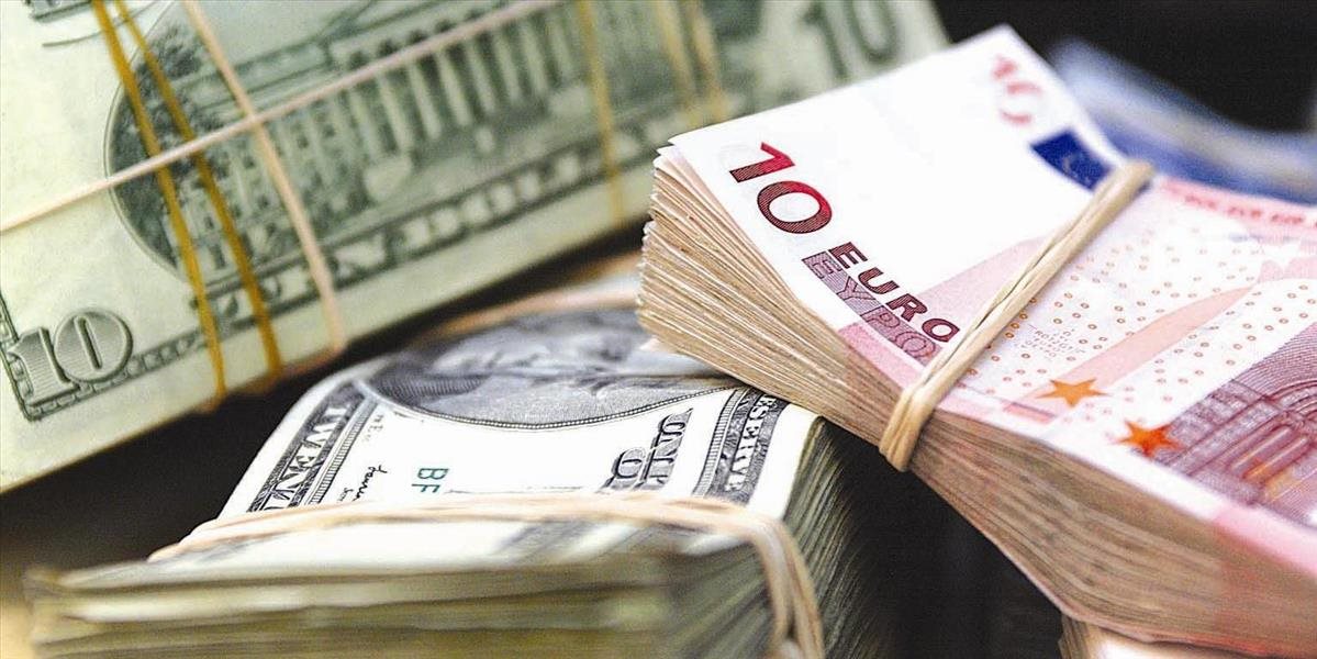Kurz eura zostáva pod hranicou 1,10 USD/EUR