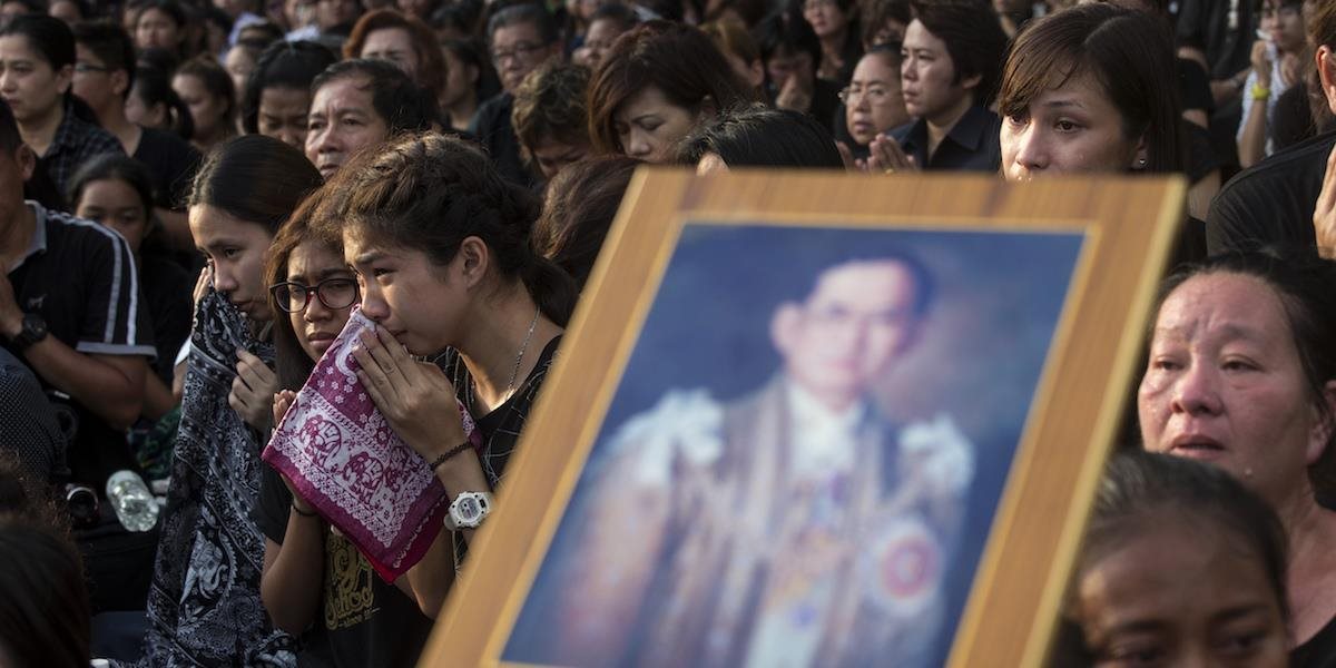 Thajskí dopravcovia kvôli smrti kráľa Rámu IX. posilnili linky do Bangkoku