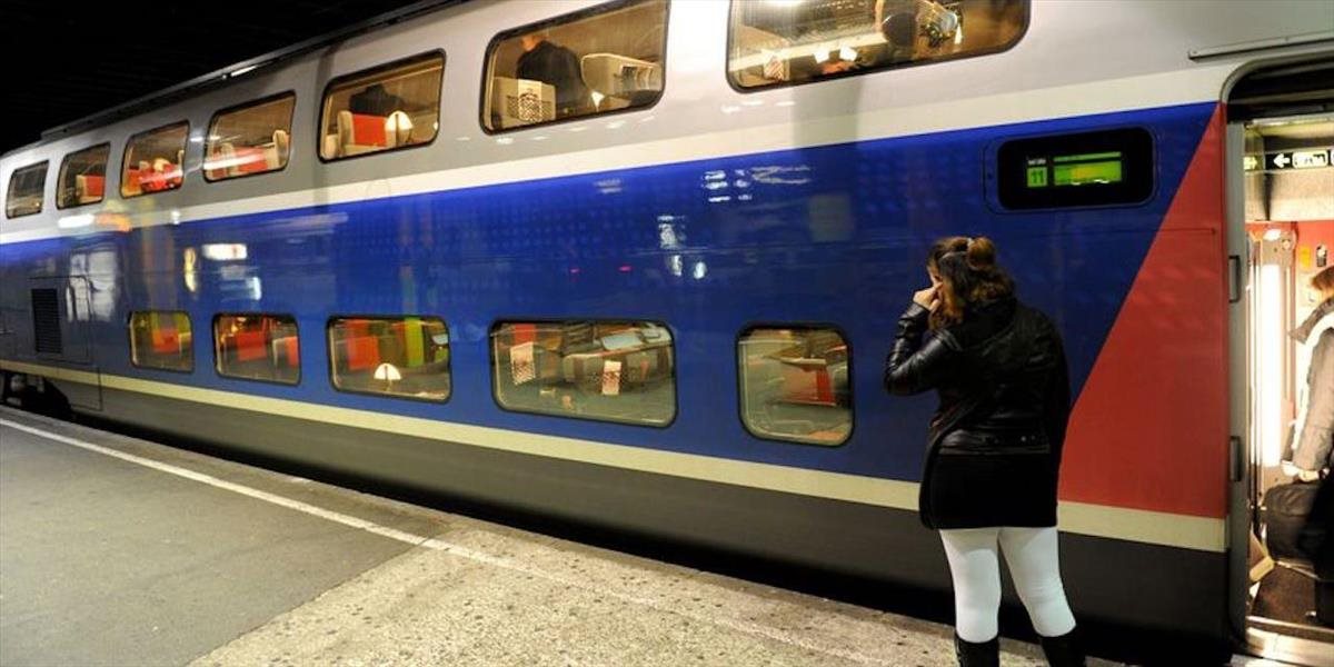 Nehoda vo Francúzsku: Viac ako 10-tisíc cestujúcich strávilo noc vo vlakoch