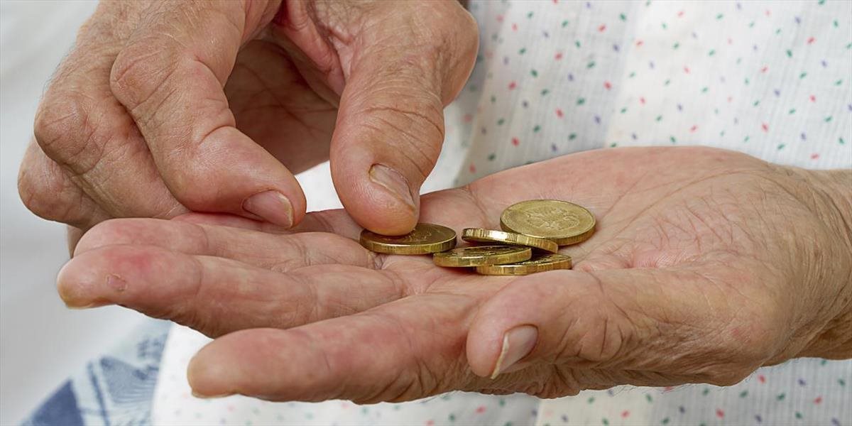 Falošný poisťovák obral starších manželov o úspory