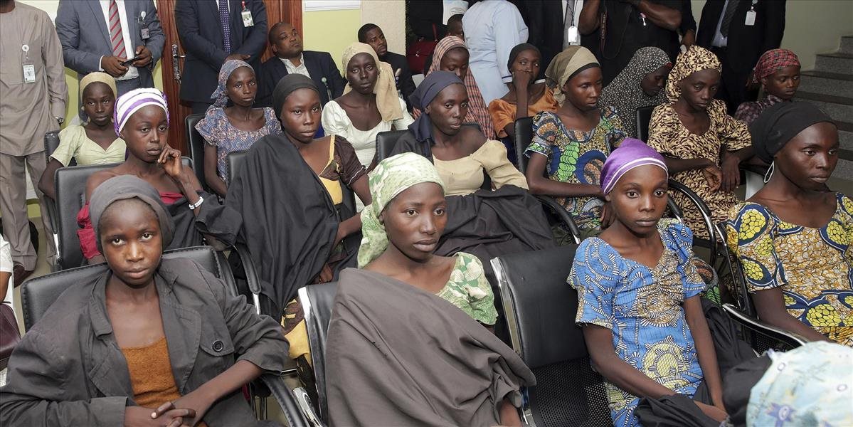 Viac ako 100 unesených školáčok v Nigérii sa údajne nechce vrátiť domov