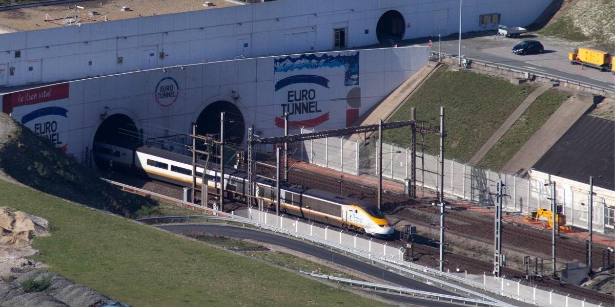 Výpadok elektriny zastavil premávku vlakov cez tunel pod Lamanšským prielivom