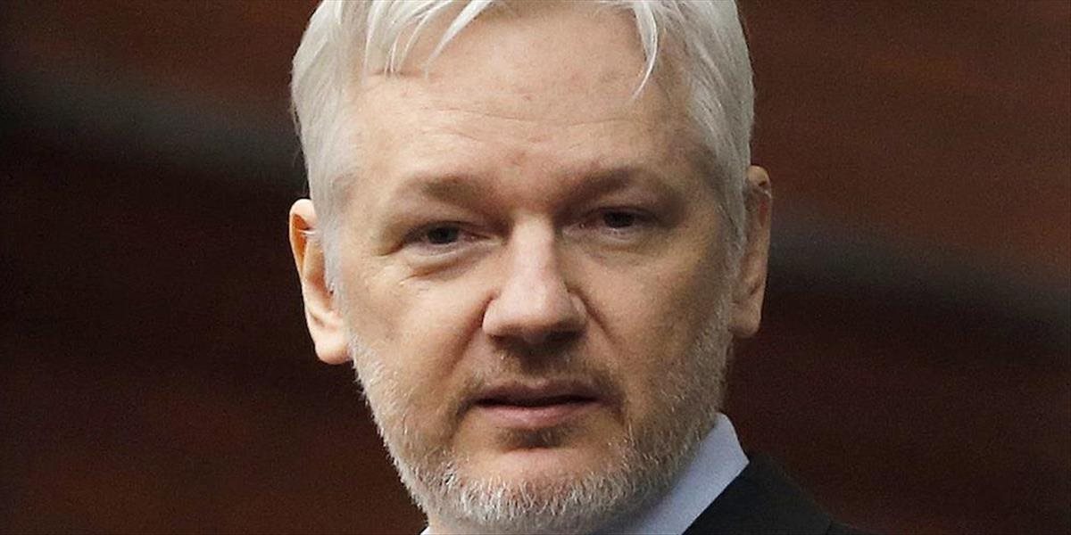 Ekvádor priznal, že prerušil Assangeovi prístup na internet