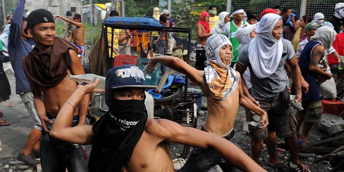 Na demonštrácii pred ambasádov USA na Filipínach to vrelo: Hlásia niekoľko zranených