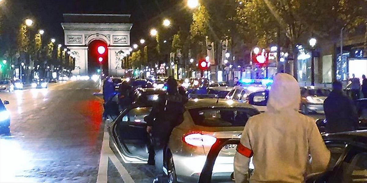Vo francúzskych mestách demonštrujú už aj policajti