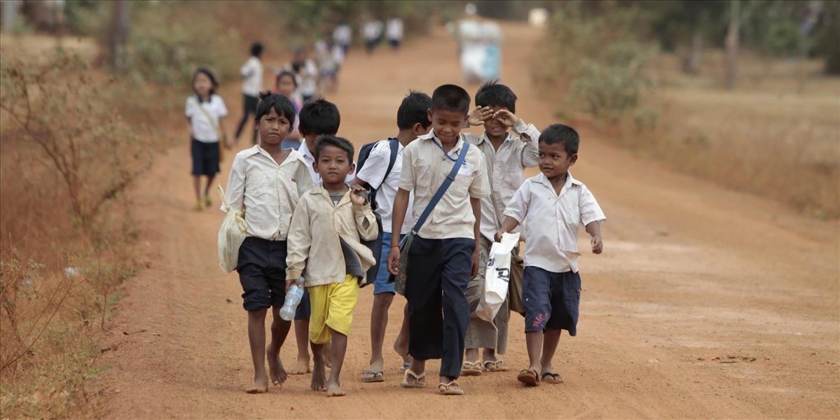 Vyše 80 školákov v Kambodi sa otrávilo kontaminovaným jedlom, ktoré im dali dobrovoľníci