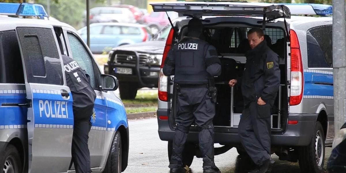Nemecé úrady potvrdili smrť policajta zraneného počas zásahu voči extrémistom