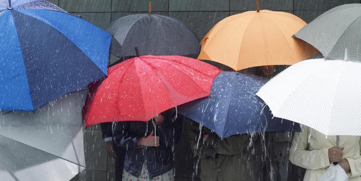 Meteorológovia varujú pred dažďom: Pršať bude dnes i v sobotu