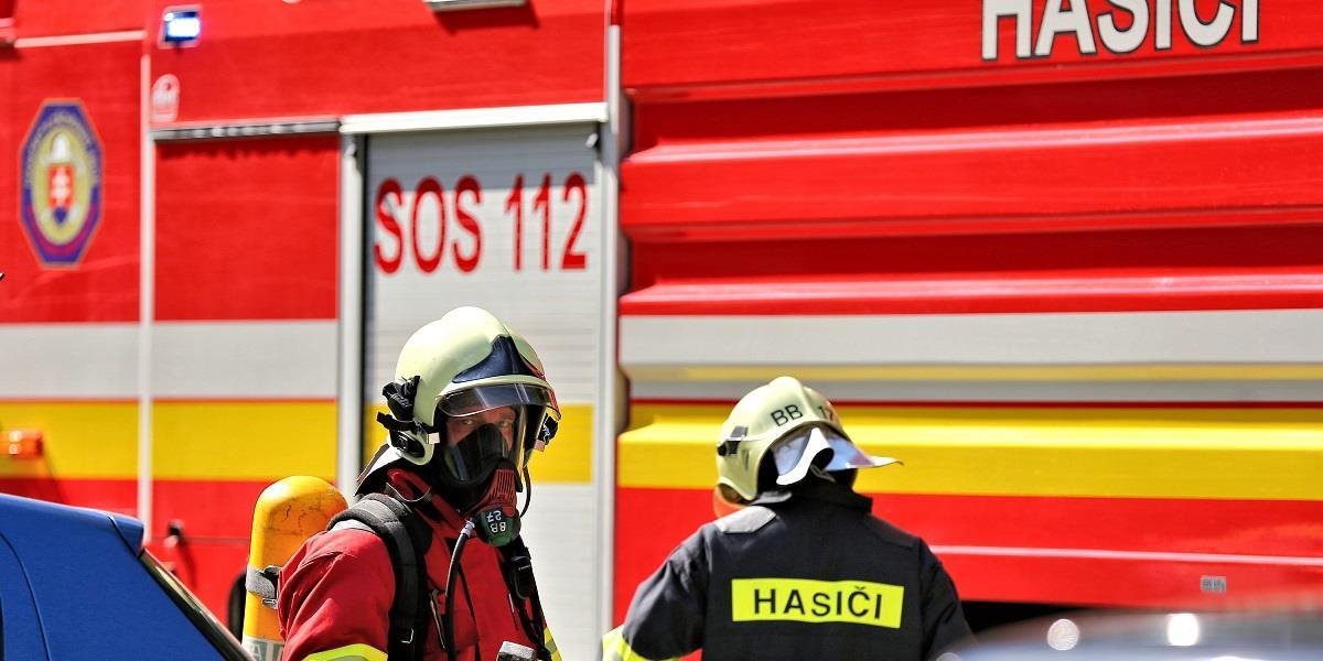 Pri výbuchu domu v Čakanovciach zahynul jeden človek