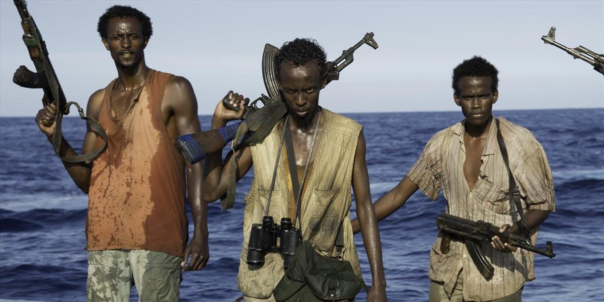Somálski piráti prepustili v sobotu 26 námorníkov, ktorých zajali ako rukojemníkov
