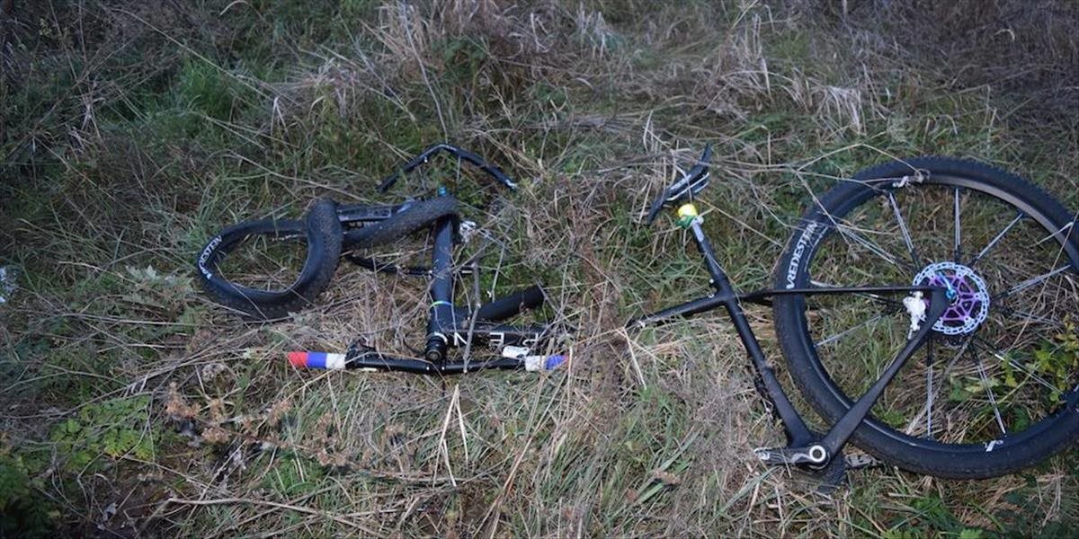 FOTO Vážna nehoda pri Trnave: Cyklista po náraze s autom skončil v nemocnici
