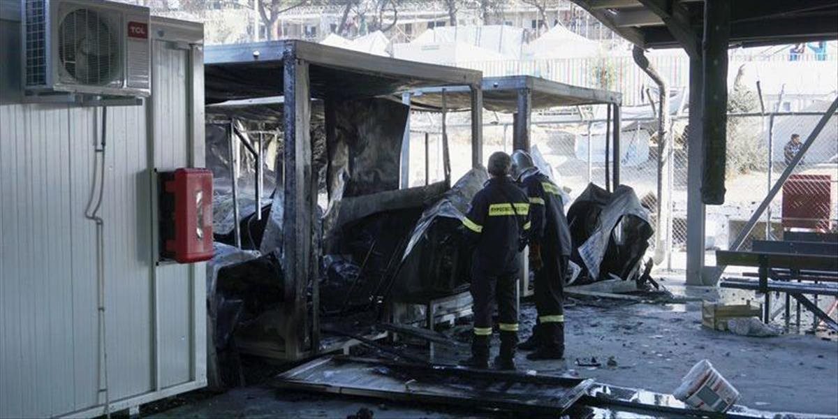 Migranti na gréckom Lesbose podpálili kancelárie azylových úradníkov
