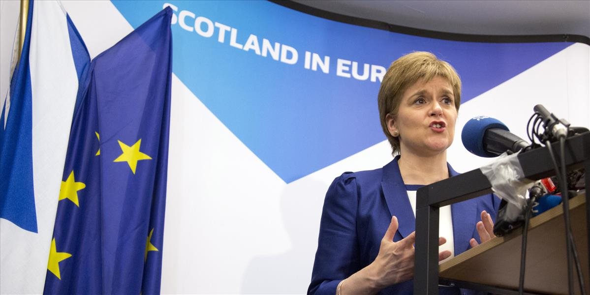 Škótska premiérka je za flexibilný brexit, Mayovú varovala pred novým referendom o odlúčení
