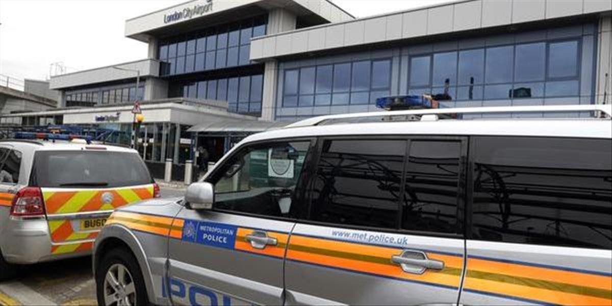 Britská polícia zadržala muža podozrivého z použitia chemikálií na letisku