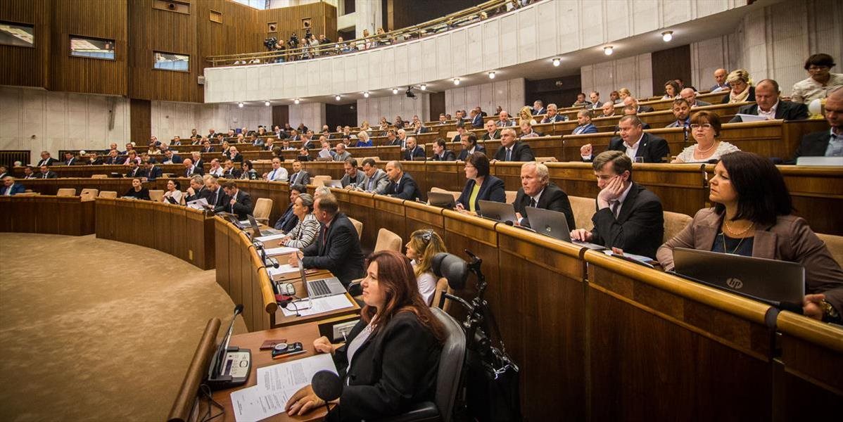 Poslanci schválili viaceré zákony, vrátane prísnejšieho opatrenia proti extrémizmu