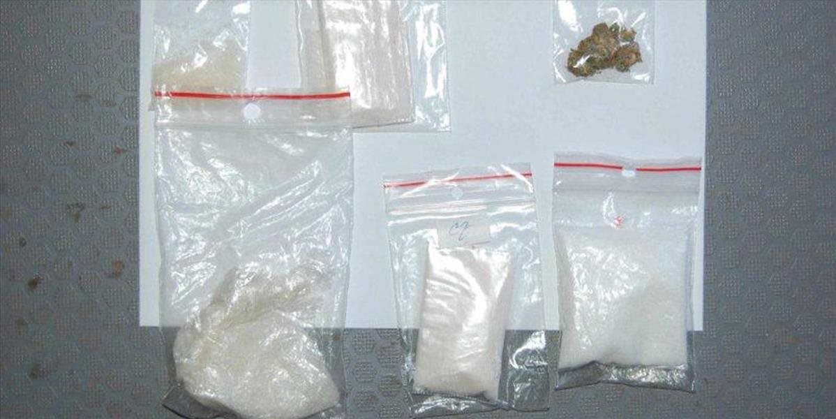 Vyšetrovateľ obvinil osem osôb z výroby a predaja drog