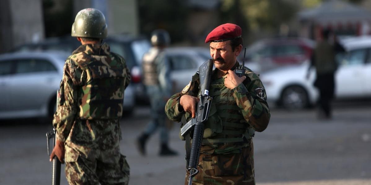 Bojovníci Talibanu v Afganistane uniesli a zabili 20 ľudí
