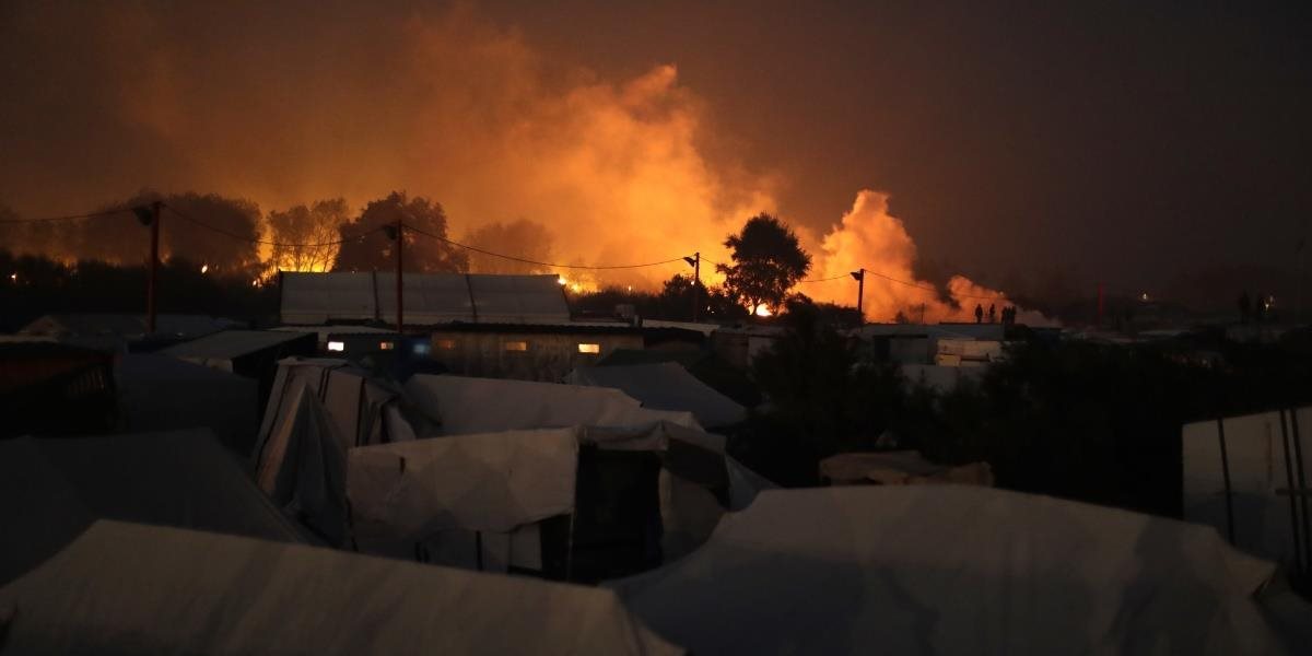 Dvaja obyvatelia tábora v Calais sa zranili pri požiari zo spaľovania chatrčí