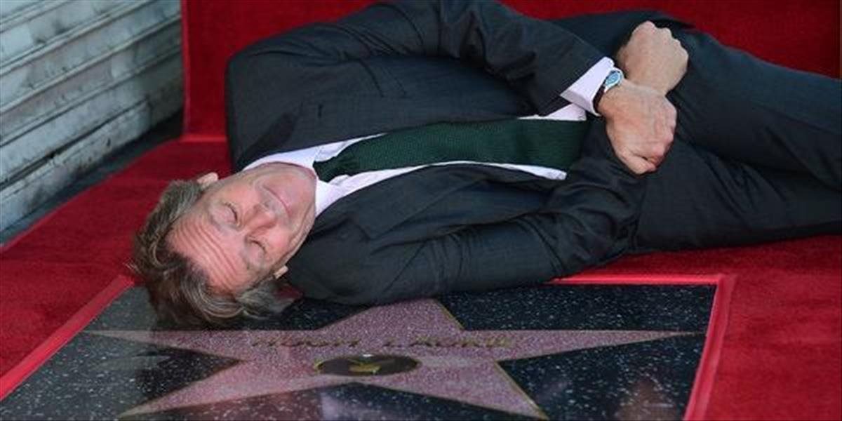 FOTO Predstaviteľ Doktora Housa Hugh Laurie má hviezdu na hollywoodskom Chodníku slávy