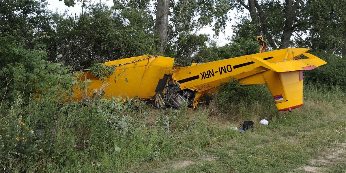 Pri Koši spadlo malé športové lietadlo, pilot sa katapultoval