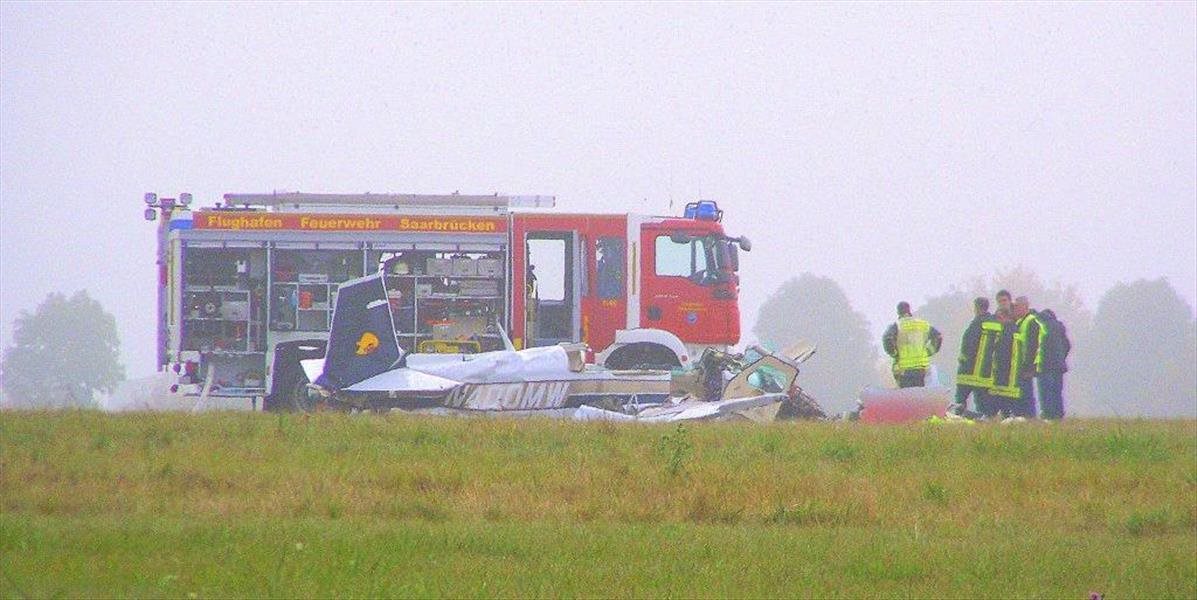 FOTO V hustej hmle sa v Nemecku zrútilo jednomotorové lietadlo, pilot neprežil